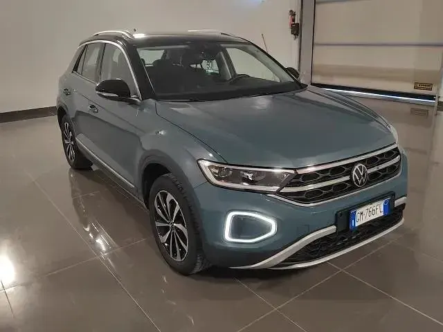 Usata VW T-Roc Style 150 CV (110 kW) 2023 Blu SUV