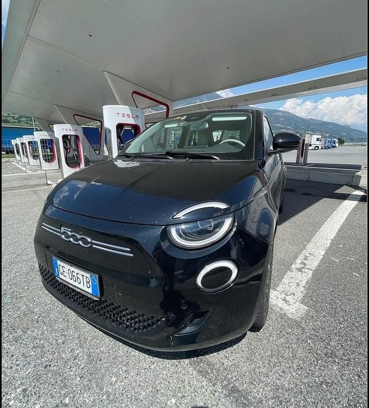 Usata Fiat 500e La Prima 86 kW (118 CV) 2021 Nero Utilitaria