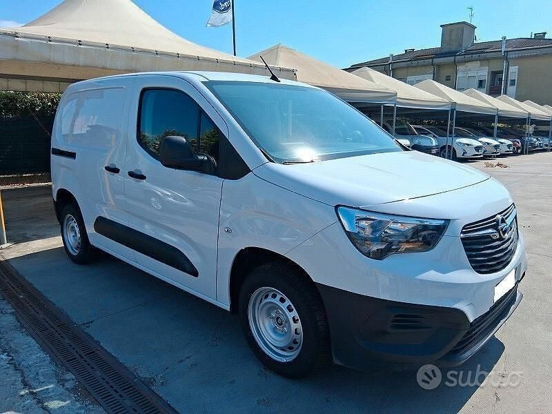 Bianco Usata 2023 Opel Combo S Monovolume | 11.100 € (Super prezzo) - Immagine 1/4