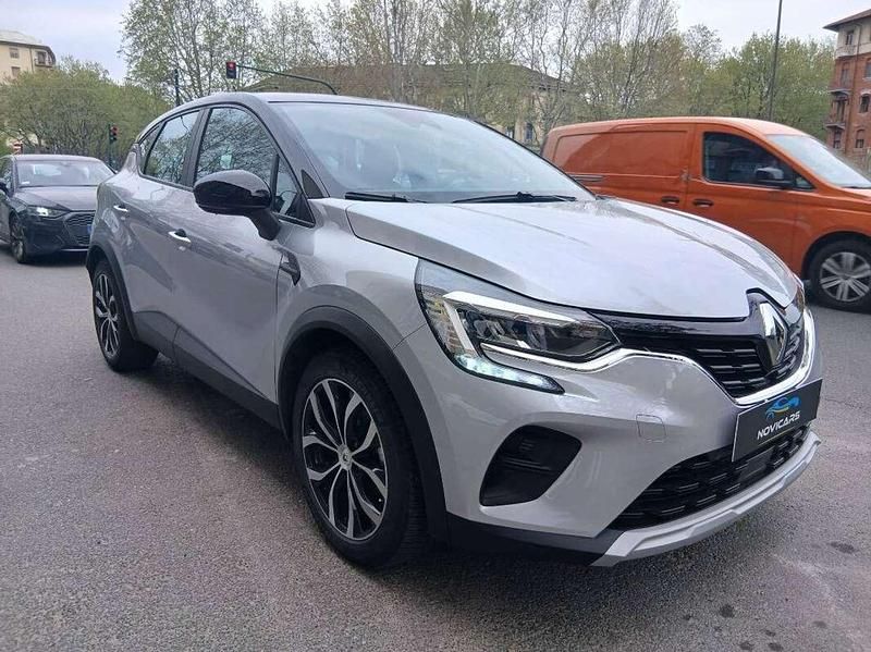 Usata Renault Captur Business 91 CV (66 kW) 2024 Bi color nero SUV
