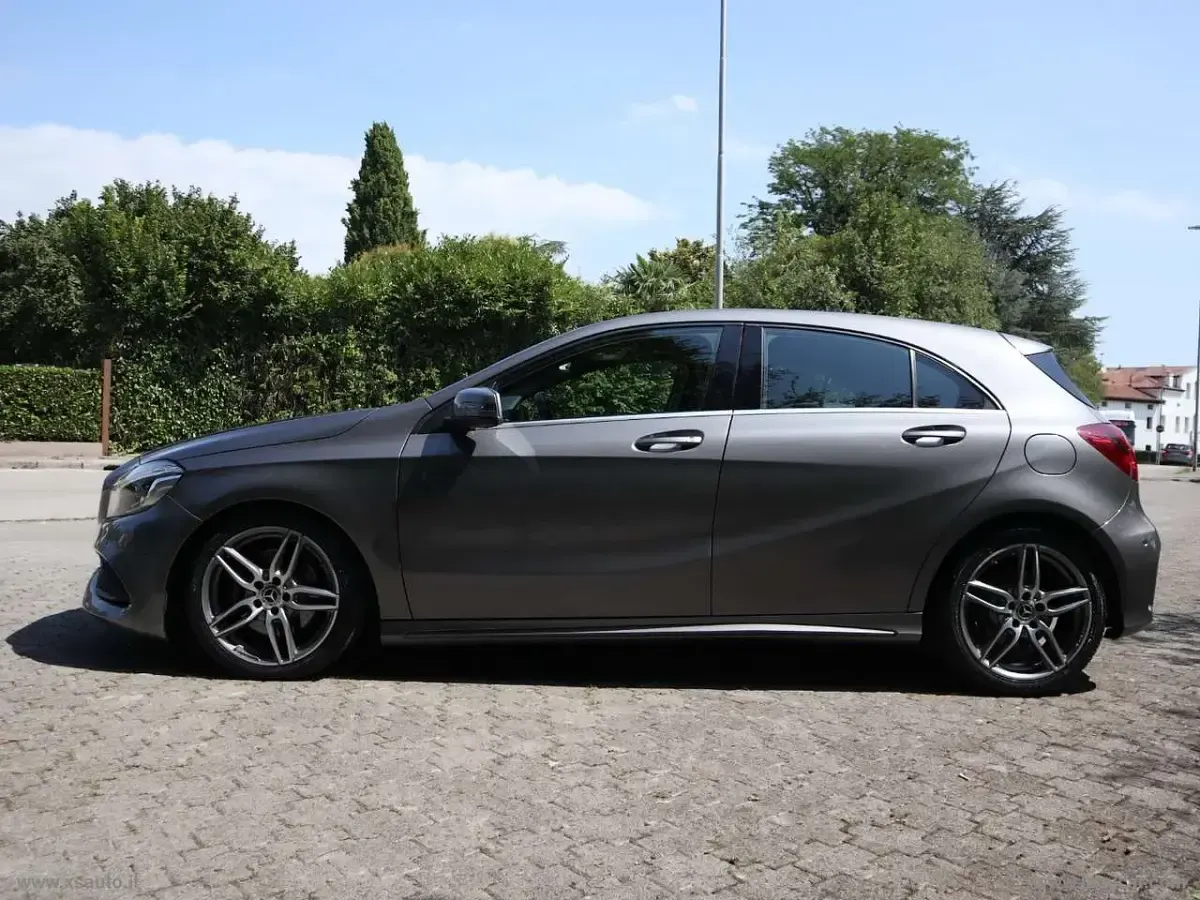 Usata Mercedes A250 Premium 211 CV (155 kW) 2017 Grigio Utilitaria