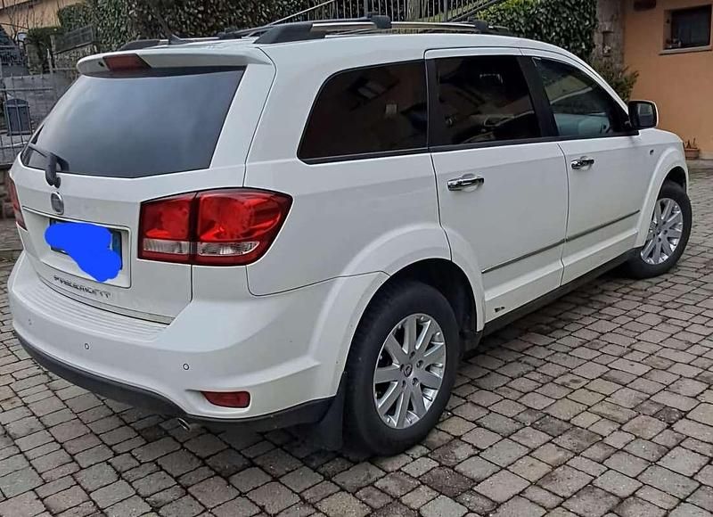 Bianco Usata 2012 Fiat Freemont Lounge SUV | 10.000 € (Cara) - Immagine 1/4