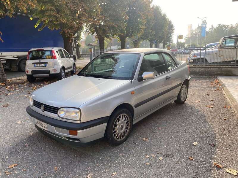 Usata VW Golf Cabriolet 90 CV (66 kW) 1996 Grigio Cabrio