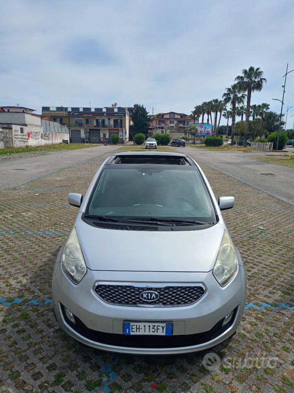 Usata Kia Venga 90 CV (66 kW) 2011 Grigio Utilitaria