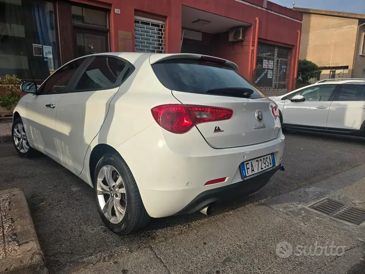 Usata Alfa Romeo Giulietta 105 CV (77 kW) 2015 Bianco Utilitaria