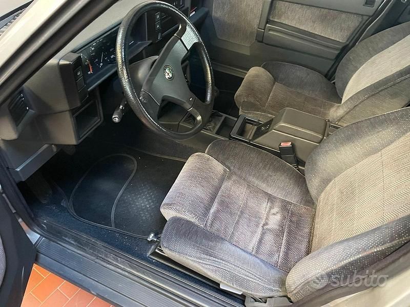 Usata Alfa Romeo 75 1993 Grigio Berlina