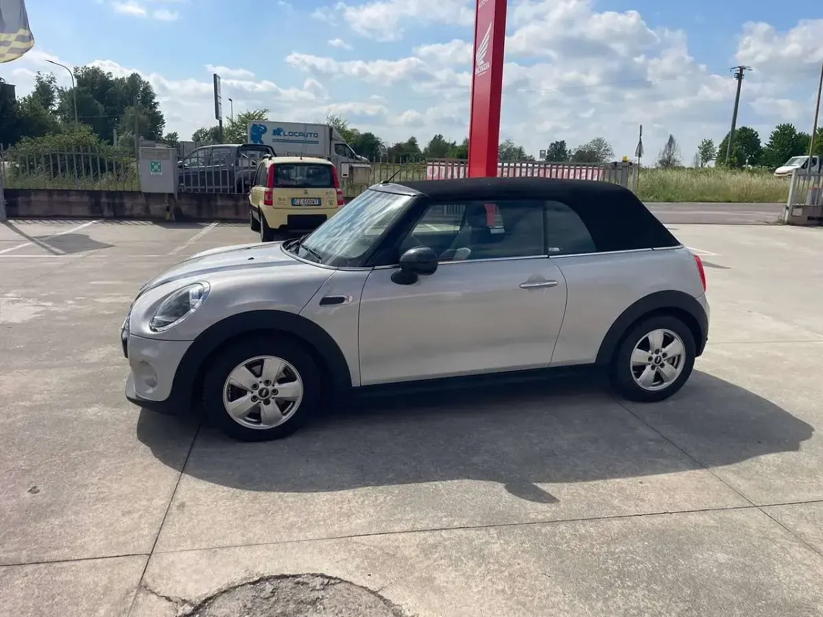 Usata Mini Cooper D Cabriolet Hype 116 CV (85 kW) 2019 Grigio Cabrio