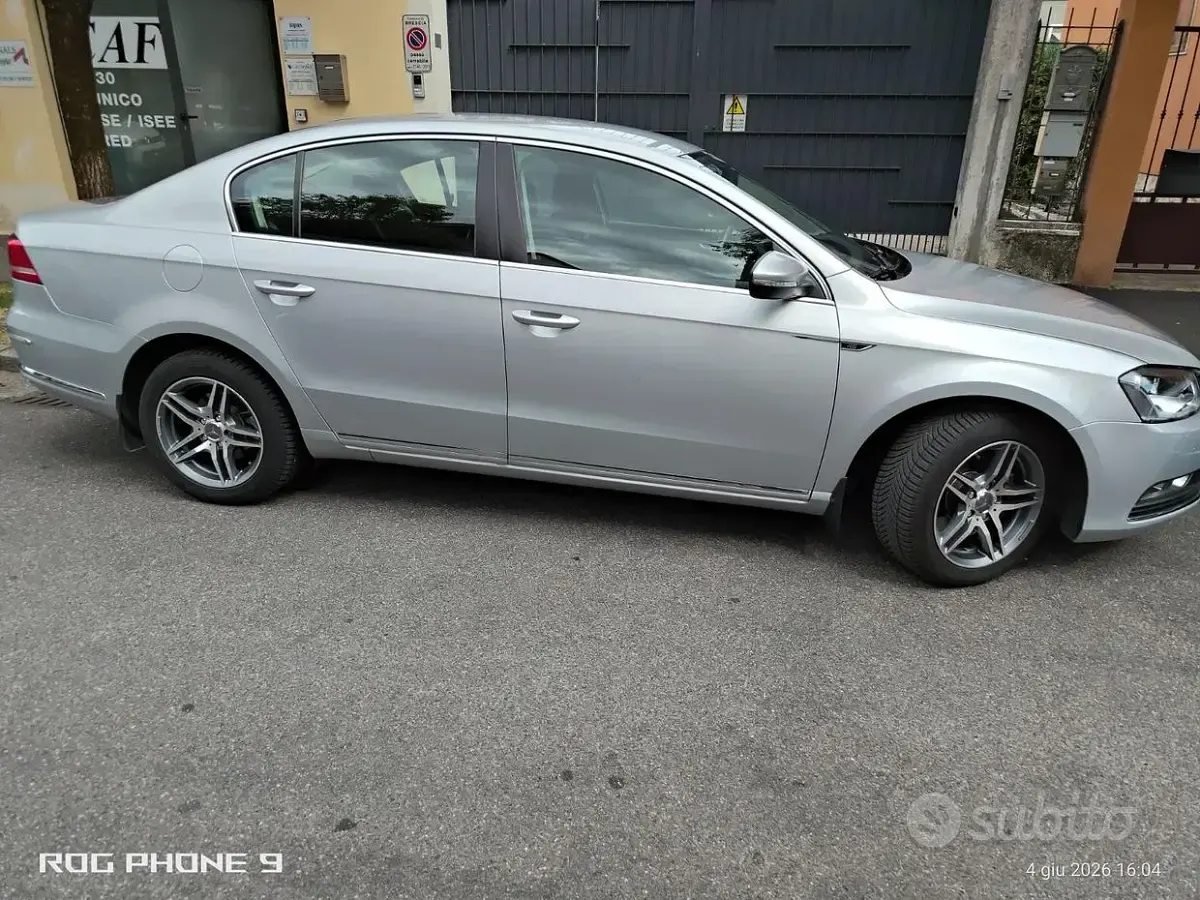 Usata VW Passat 105 CV (77 kW) 2011 Grigio Berlina