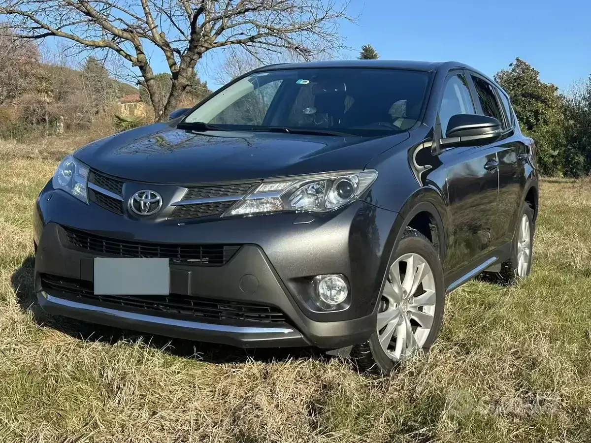 Usata Toyota RAV4 Lounge 150 CV (110 kW) 2015 Grigio SUV