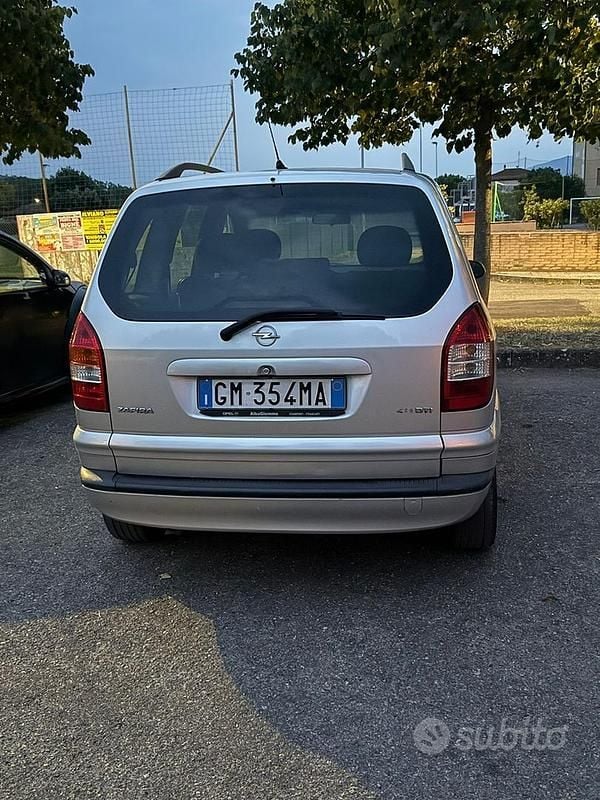 Usata Opel Zafira 101 CV (74 kW) 2004 Grigio Monovolume