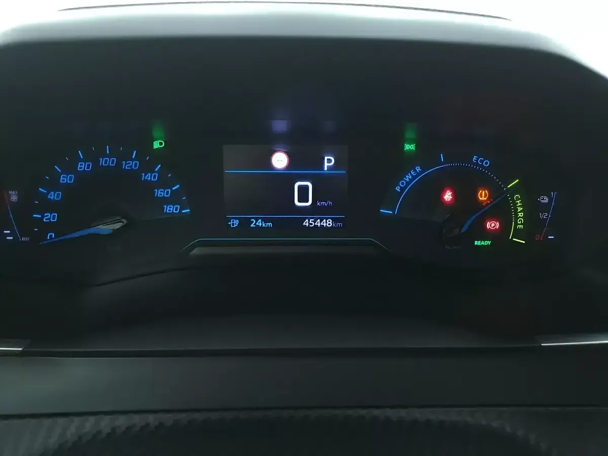 Usata Peugeot e-208 Active 56 kW (77 CV) 2022 Biancobianco Utilitaria
