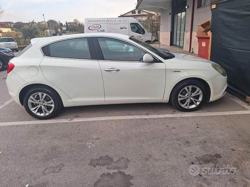 Usata Alfa Romeo Giulietta Exclusive 109 CV (80 kW) 2011 Utilitaria