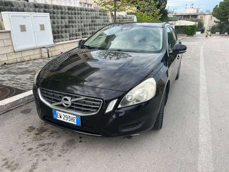 Usata 2012 Volvo V60 Summum Station wagon | 2500 € (Super prezzo) - Immagine 1/4