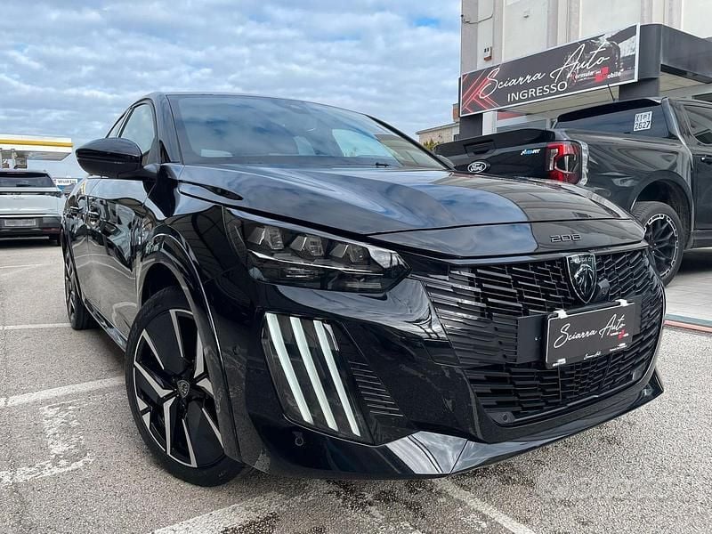 Usata Peugeot 208 GT 101 CV (74 kW) 2024 Nero Utilitaria