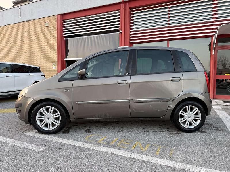 Usata Lancia Musa 101 CV (74 kW) 2006 Grigio Monovolume