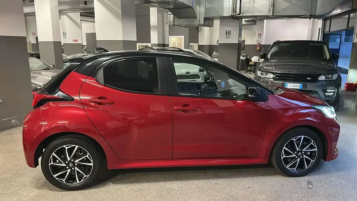 Usata Toyota Yaris Hybrid Style 92 CV (67 kW) 2022 Rosso Berlina