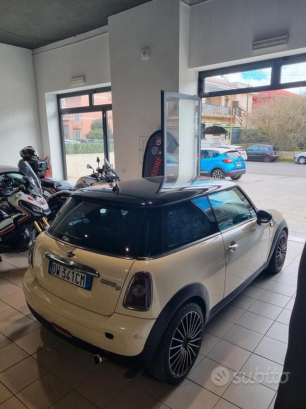 Usata Mini Cooper D 108 CV (79 kW) 2009 Beige Utilitaria