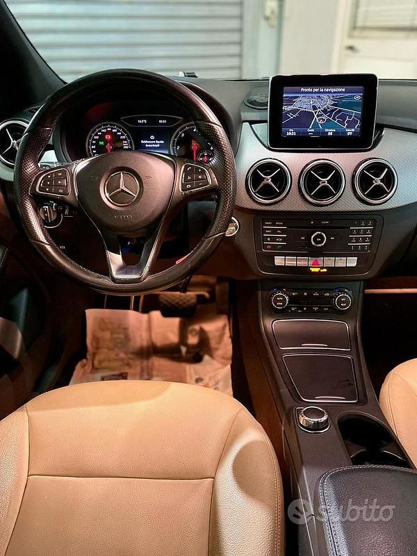 Usata Mercedes B200 135 CV (99 kW) 2015 Nero Monovolume