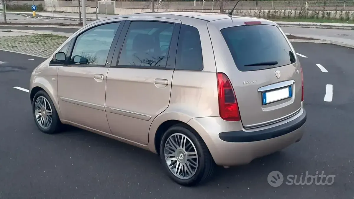 Usata Lancia Musa 90 CV (66 kW) 2009 Monovolume