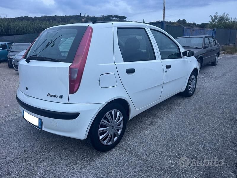 Usata Fiat Punto 60 CV (44 kW) 2001 Bianco Utilitaria