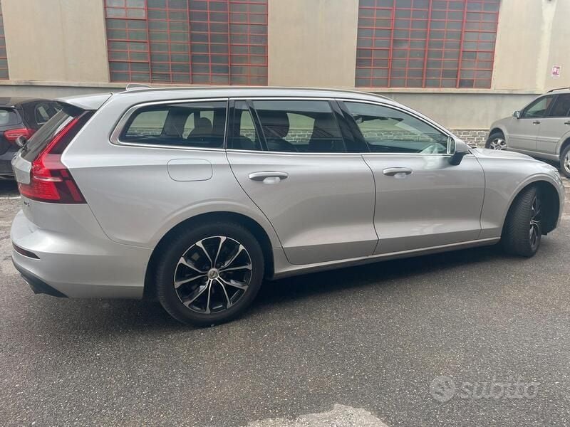 Grigio Usata 2021 Volvo V60 Station wagon | 14.000 € (Ottimo prezzo) - Immagine 1/4