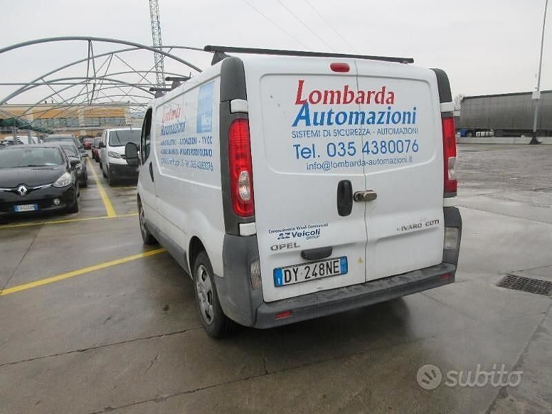 Usata Opel Vivaro 114 CV (83 kW) 2009 Bianco Monovolume