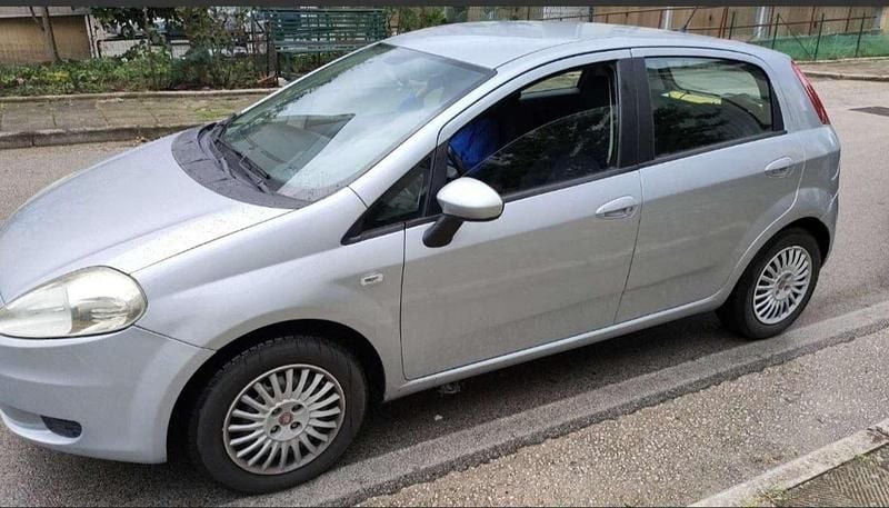 Blu/azzurro Usata 2009 Fiat Grande Punto Active Due volumi | 3699 € (Buon prezzo) - Immagine 1/4