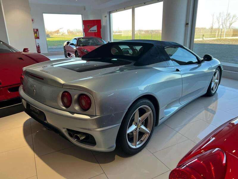 Usata Ferrari 360 400 CV (294 kW) 2002 Grigio Cabrio