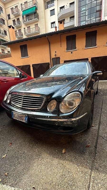 Usata 2006 Mercedes E320 Avantgarde Tre volumi | 3000 € (Ottimo prezzo) - Immagine 1/4