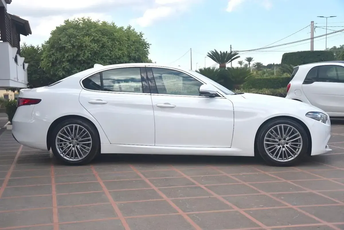 Usata Alfa Romeo Giulia Executive 190 CV (139 kW) 2018 Bianco Berlina
