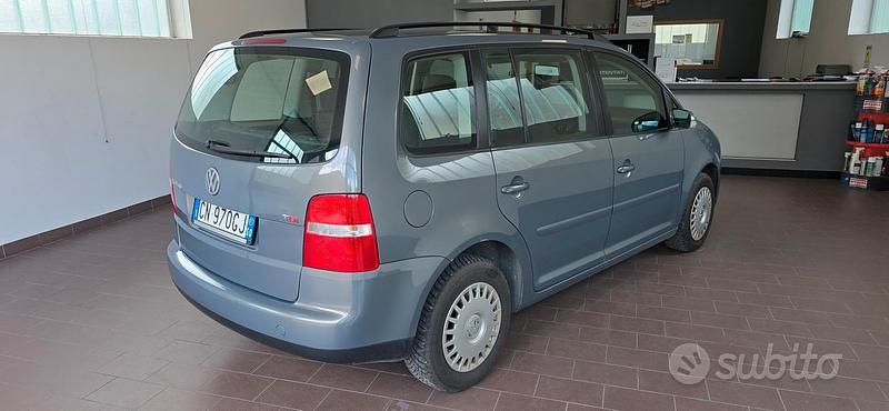 Usata VW Touran 2005 Grigio Monovolume