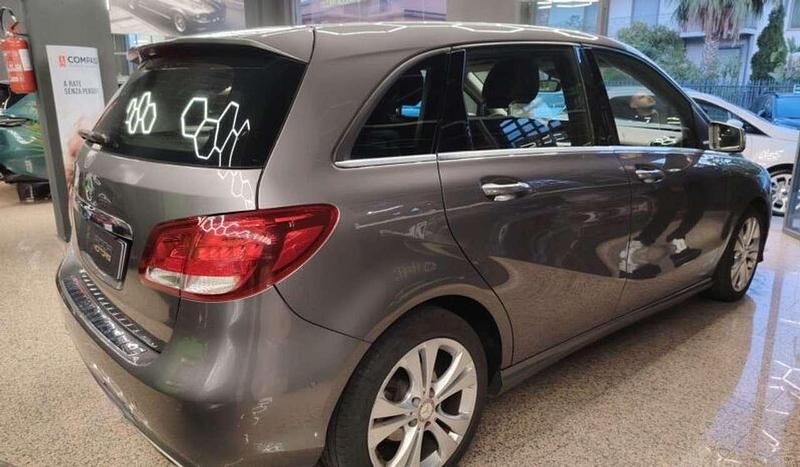Usata Mercedes B200 136 CV (100 kW) 2016 Grigio Monovolume