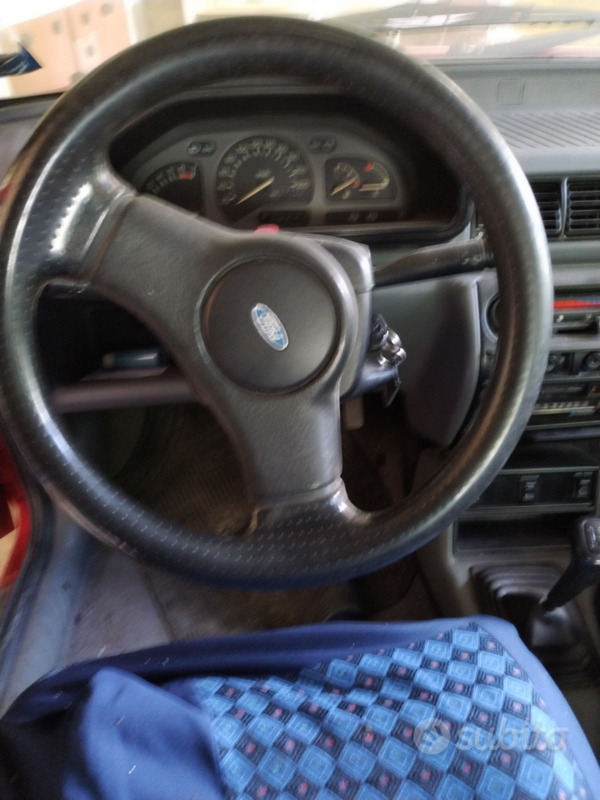Usato 1991 Ford Fiesta 1.1 Benzin 49 CV (1.200 €)