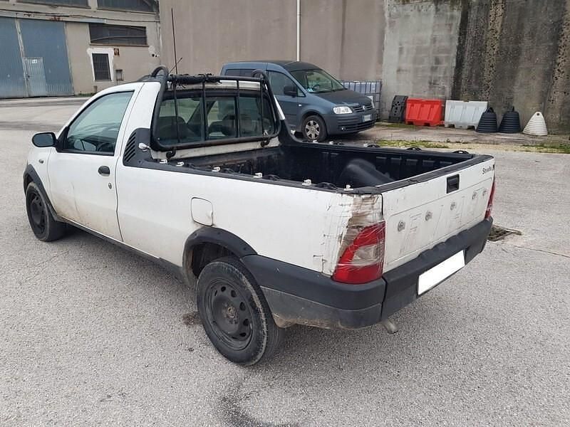 Usata Fiat Strada 80 CV (58 kW) 2003 Bianco Pick-up