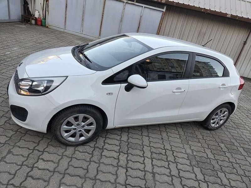 Usata Kia Rio LX 75 CV (55 kW) 2013 Bianco Berlina