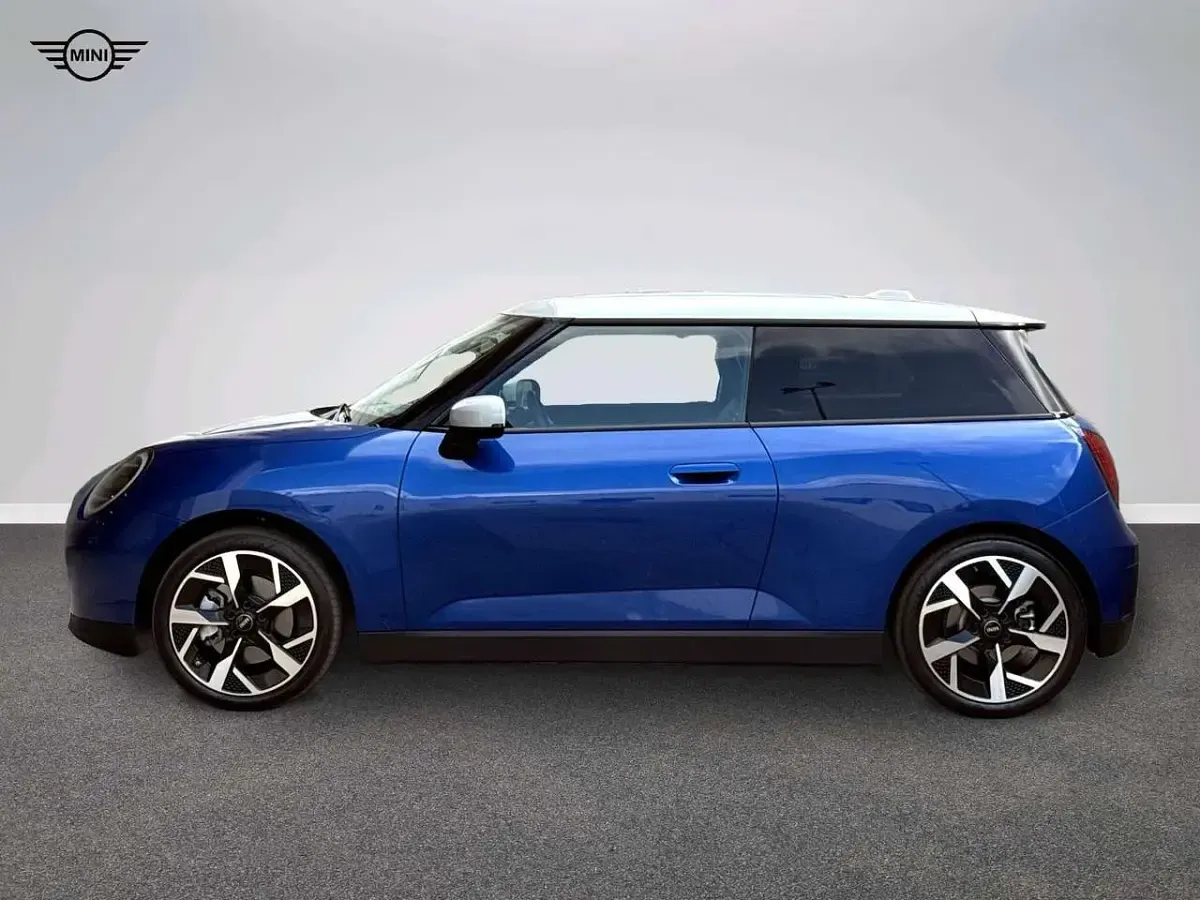 Usata Mini Cooper SE Classic 160 kW (218 CV) 2025 Blu/azzurro Utilitaria