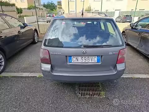 Usata VW Passat Highline 131 CV (96 kW) 2004 Grigio Station wagon