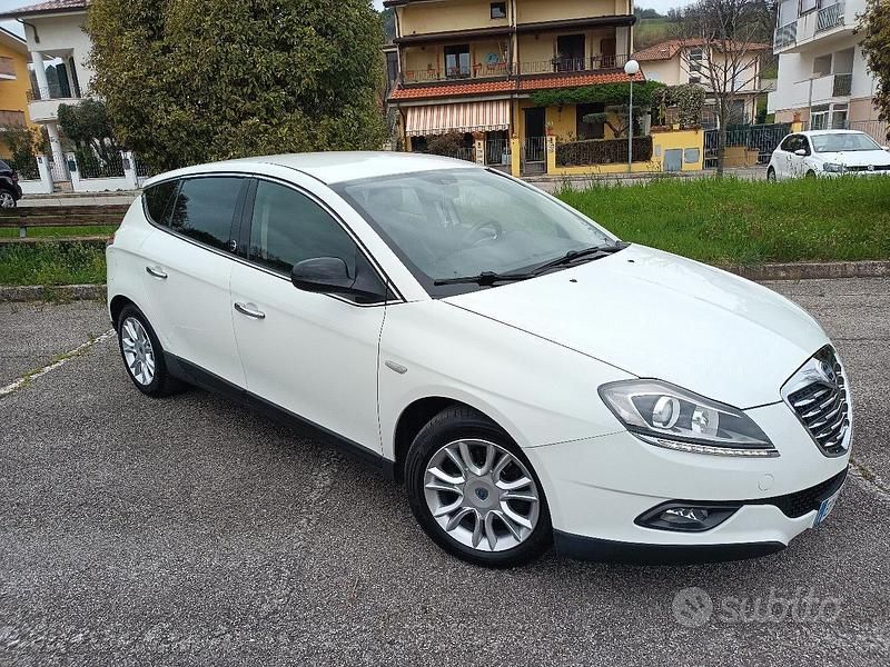 Bianco Usata 2012 Lancia Delta Due volumi | 4500 € (Buon prezzo) - Immagine 1/4
