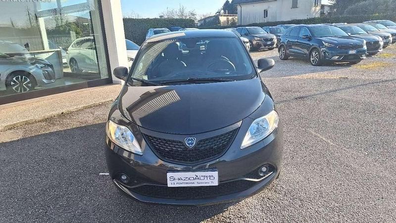Usata Lancia Ypsilon 69 CV (50 kW) 2019 Nero Utilitaria