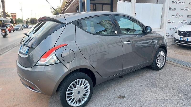Gebraucht Lancia Ypsilon Gold 69 PS (50 kW) 2017 Grau Kleinwagen