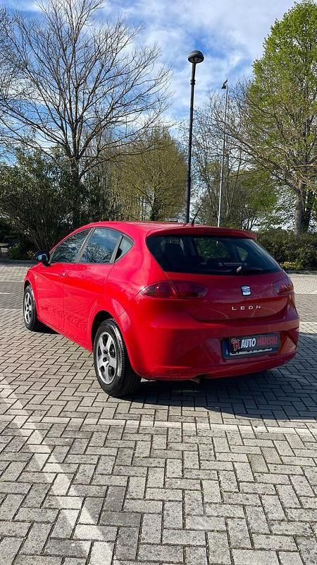 Usata Seat Leon Style 105 CV (77 kW) 2010 Rosso Utilitaria