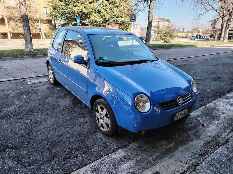 Usata VW Lupo Highline 75 CV (55 kW) 2001 Blu/azzurro Utilitaria