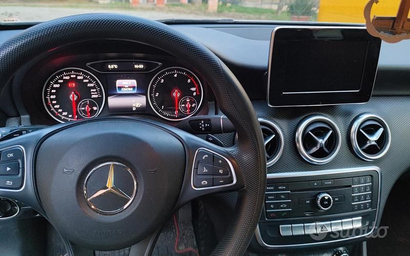 Usata Mercedes A160 102 CV (75 kW) 2018 Grigio Berlina