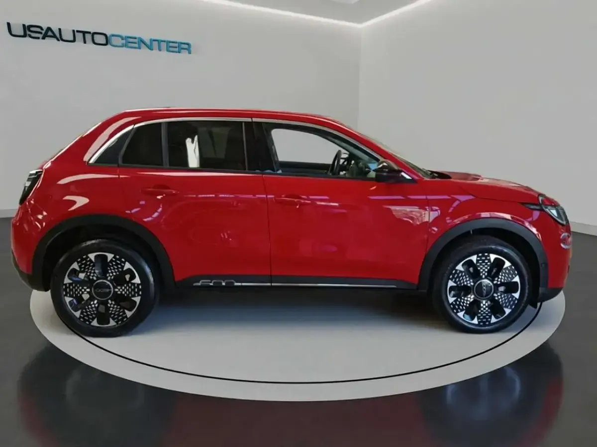 Usata Fiat 600 La Prima 110 CV (80 kW) 2025 Rosso SUV