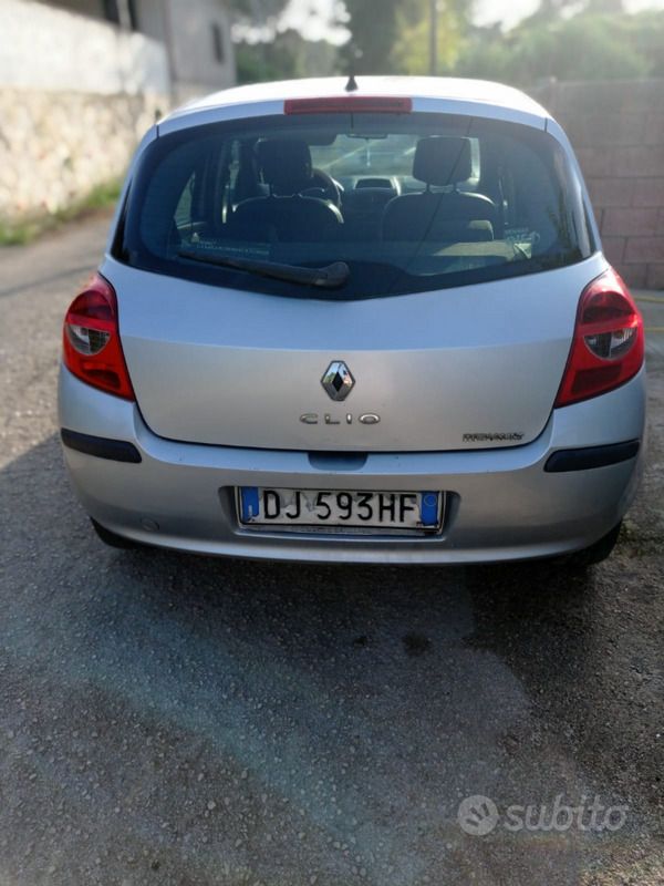 Usata 2007 Renault Clio II Tre volumi | 1800 € (Ottimo prezzo) - Immagine 1/4