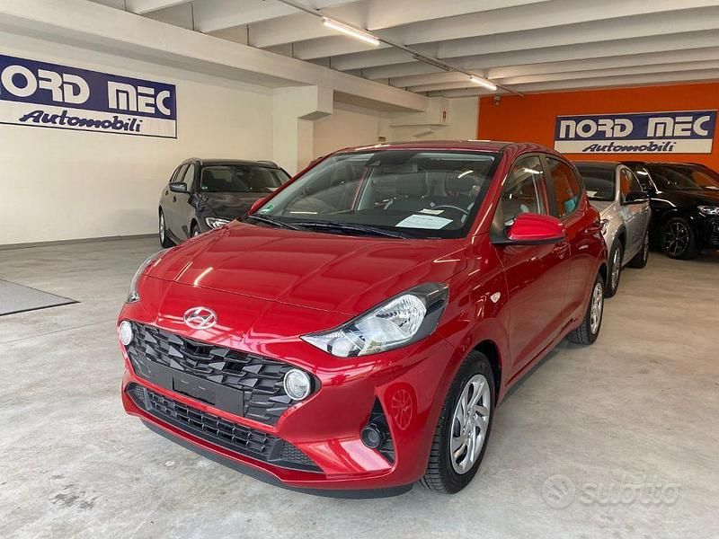 Usata Hyundai i10 Advanced 67 CV (49 kW) 2023 Rosso Utilitaria
