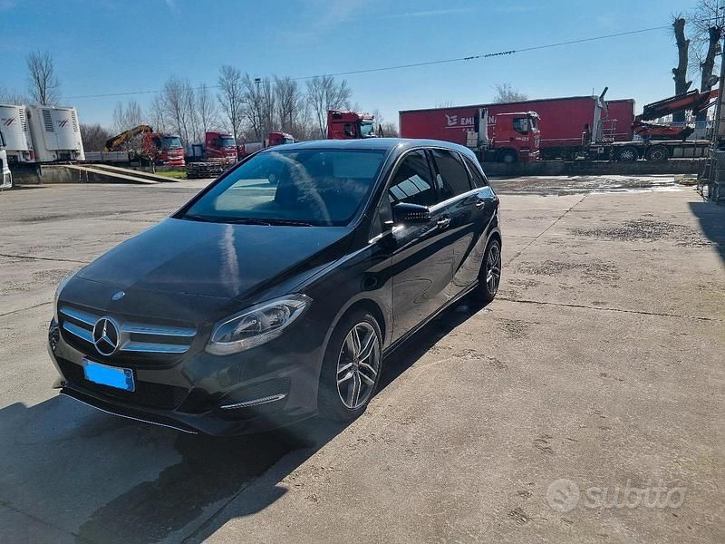 Usata Mercedes B200 2017 Nero Monovolume