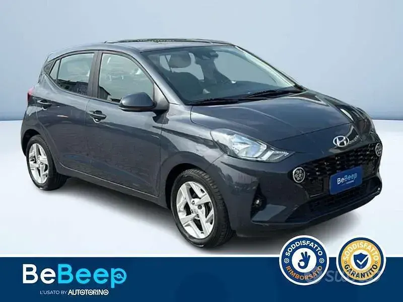 Usata Hyundai i10 67 CV (49 kW) 2023 Grigio metallizzato Utilitaria