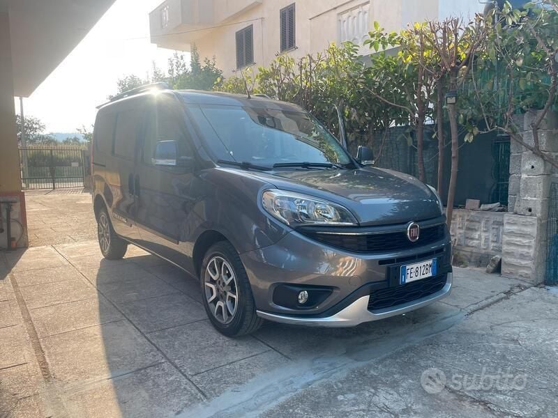 Usata Fiat Doblò Trekking 120 CV (88 kW) 2016 Grigio Monovolume