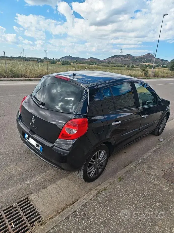 Usata Renault Clio III LE 105 CV (77 kW) 2009 Nero Utilitaria